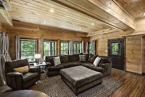 Bankhead Lodge by Avantstay Waterfront Log Cabin