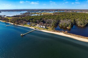 Bay Estate by Avantstay Waterfront Private Pond