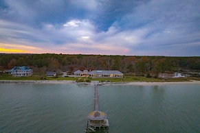 Bay Estate by Avantstay Waterfront Private Pond