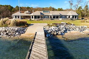 Bay Estate by Avantstay Waterfront Private Pond