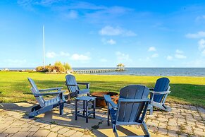 Bay Estate by Avantstay Waterfront Private Pond