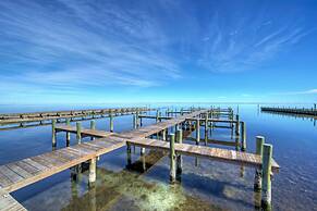 Fat Flounder by Avantstay Boat Dock Steps to Bay