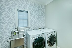 Bright Water Cove by Avantstay Saltwater Pool