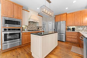 Making Waves by Avantstay Sleeps 20 Pool