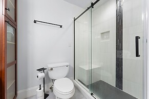 Making Waves by Avantstay Sleeps 20 Pool