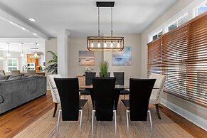 Making Waves by Avantstay Sleeps 20 Pool