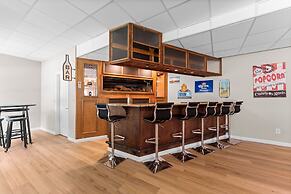 Making Waves by Avantstay Sleeps 20 Pool