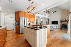 Making Waves by Avantstay Sleeps 20 Pool