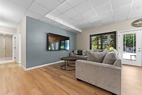 Making Waves by Avantstay Sleeps 20 Pool