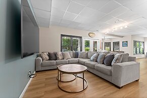 Making Waves by Avantstay Sleeps 20 Pool