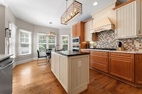 Making Waves by Avantstay Sleeps 20 Pool