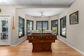 Making Waves by Avantstay Sleeps 20 Pool