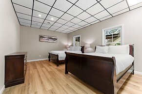 Making Waves by Avantstay Sleeps 20 Pool