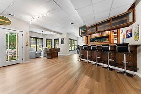 Making Waves by Avantstay Sleeps 20 Pool