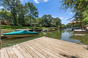 Making Waves by Avantstay Sleeps 20 Pool