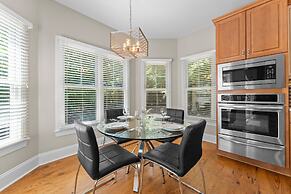 Making Waves by Avantstay Sleeps 20 Pool