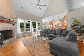 Making Waves by Avantstay Sleeps 20 Pool