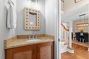 Making Waves by Avantstay Sleeps 20 Pool