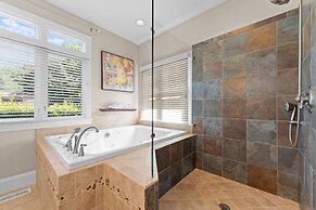 Making Waves by Avantstay Sleeps 20 Pool