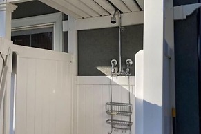 Making Waves by Avantstay Sleeps 20 Pool