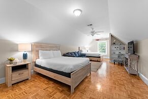 Making Waves by Avantstay Sleeps 20 Pool