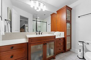 Making Waves by Avantstay Sleeps 20 Pool