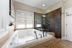 Making Waves by Avantstay Sleeps 20 Pool