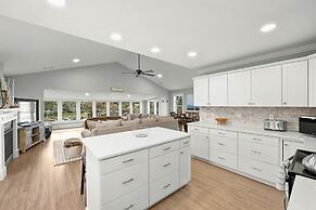 Dock Days by Avantstay Swimming Platform Dock