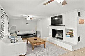 Dock Days by Avantstay Swimming Platform Dock