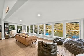 Dock Days by Avantstay Swimming Platform Dock