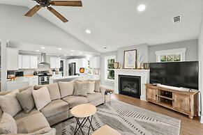 Dock Days by Avantstay Swimming Platform Dock