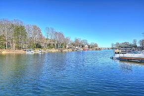 Dock Days by Avantstay Swimming Platform Dock