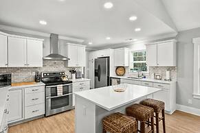 Dock Days by Avantstay Swimming Platform Dock