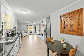 Dock Days by Avantstay Swimming Platform Dock