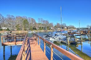 Dock Days by Avantstay Swimming Platform Dock