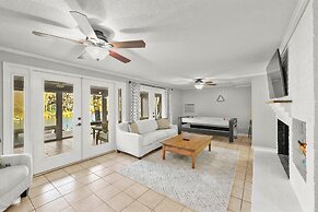 Dock Days by Avantstay Swimming Platform Dock