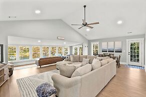 Dock Days by Avantstay Swimming Platform Dock