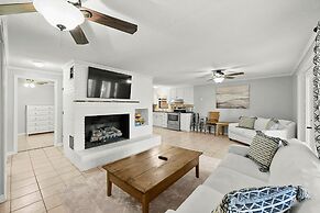 Dock Days by Avantstay Swimming Platform Dock