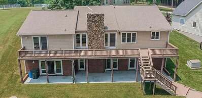 Shades of Summer by Avantstay Gazebo Dock View