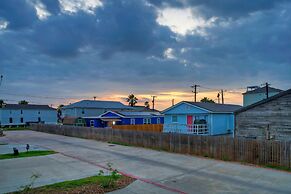 Laid Back Lime by Avantstay Near Beach w Pool Complimentary Pool Warme