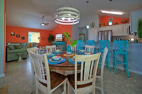 Laid Back Lime by Avantstay Near Beach w Pool Complimentary Pool Warme