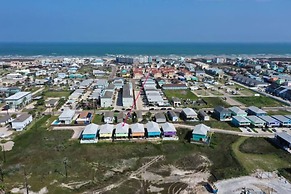 Laid Back Lime by Avantstay Near Beach w Pool Complimentary Pool Warme