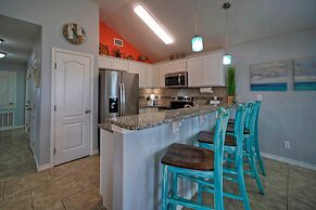 Laid Back Lime by Avantstay Near Beach w Pool Complimentary Pool Warme