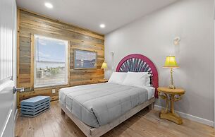 Orange Crush by Avantstay Waterfront View Dock