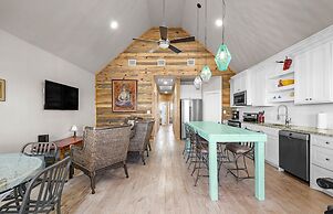 Orange Crush by Avantstay Waterfront View Dock