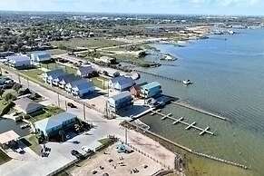 Orange Crush by Avantstay Waterfront View Dock