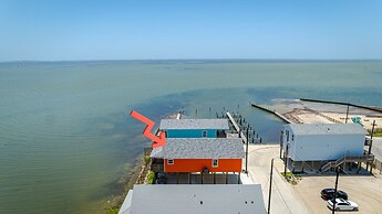 Orange Crush by Avantstay Waterfront View Dock