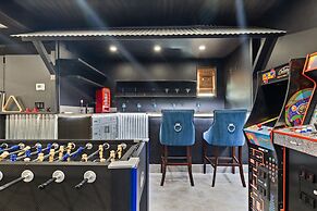 Villa del Gallo by Avantstay Luxury Group Retreat Pool Putting Green