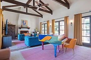 Villa del Gallo by Avantstay Luxury Group Retreat Pool Putting Green