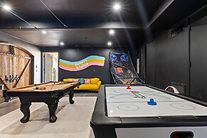 Villa del Gallo by Avantstay Luxury Group Retreat Pool Putting Green